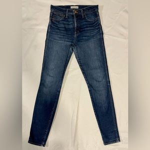 Madewell 10 inch high rise skinny jeans with great stretch. Size 28.
